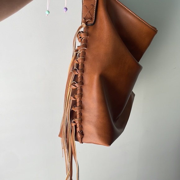 Boho Fringe Tan Shoulder Bag. - Picture 3 of 15